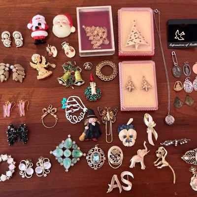 Assorted Vintage Costume Jewelry Collection – Brooches, Pins