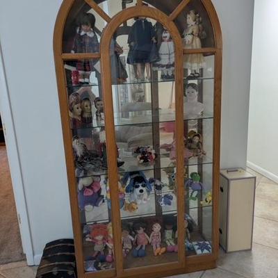 Arched curio cabinet w/light, glass shelves