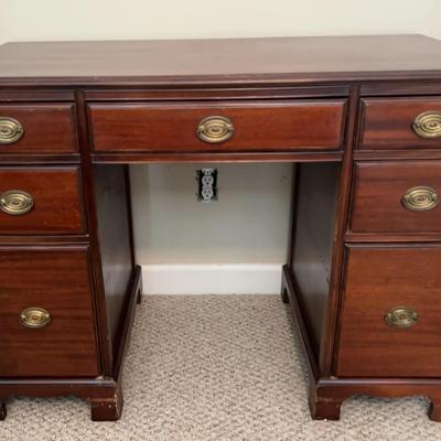 Wood Vanity Desk with Seven Drawers