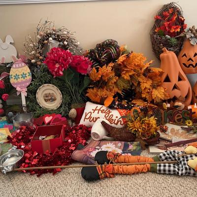Multi-Seasonal Décor Collection Featuring Fall, Halloween, Easter & Valentine Accents
