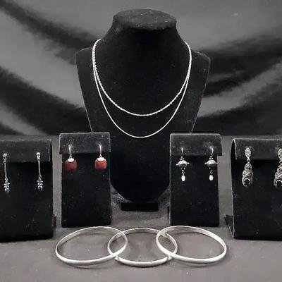 .925 Necklaces, Bracelets And Earrings 