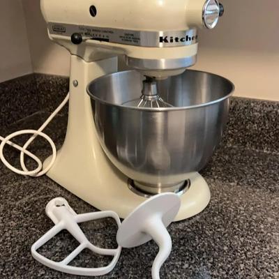 KitchenAid Stand Mixer with Stainless Steel Bowl & Attachments