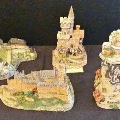 LLADRO Figurine With David Winter Cottages & Decorative Village Pieces