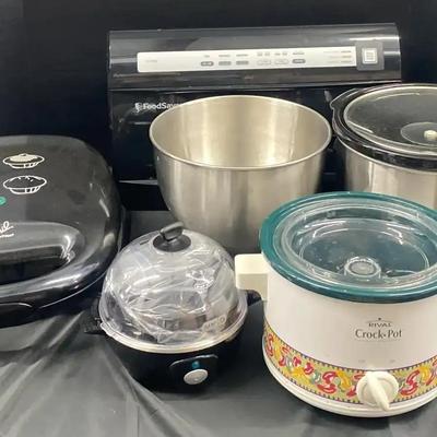 Collection of Kitchen Appliances Featuring Crockpots, Pie Maker & FoodSaver — Untested