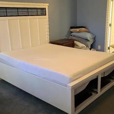 White Farmhouse-Style Queen Bed with Storage Drawers (Mattress Not Included)
