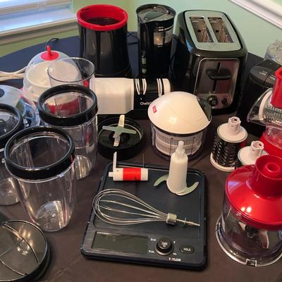 Small Kitchen Appliances Featuring Toaster, Juicer & Digital Scale