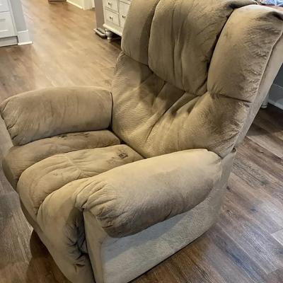 Plush Oversized Recliner – Suede-Like Upholstery