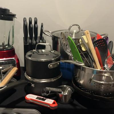 Hamilton Beach Blender, Cast Iron Pans & Kitchen Essentials