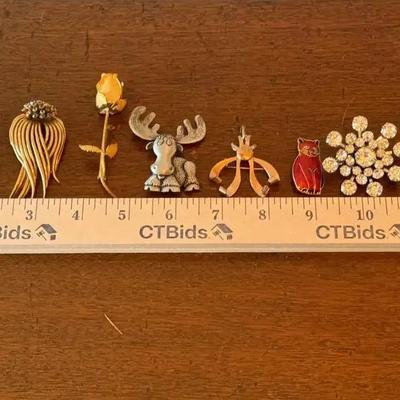 Lot Of Vintage Brooches