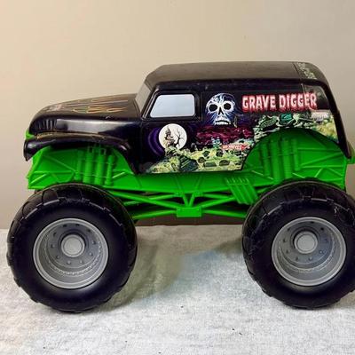 Huge Monster Jam Grave Digger Truck