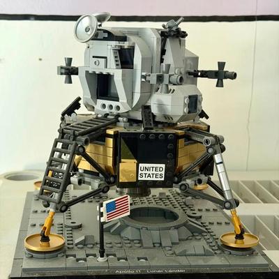 LEGO Creator Expert NASA Apollo 11 Lunar Lander (Set 10266)