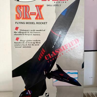 Sealed Estes SR-X Flying Model Rocket Kit, Skill Level 2
