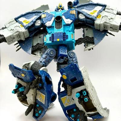 Transformers Cybertron Supreme Class Primus action figure