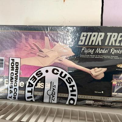 Sealed Estes Star Trek Klingon Battle Cruiser Flying Model Rocket Kit, Product #1274