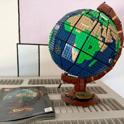 LEGO Ideas The Globe (21332) & Manual