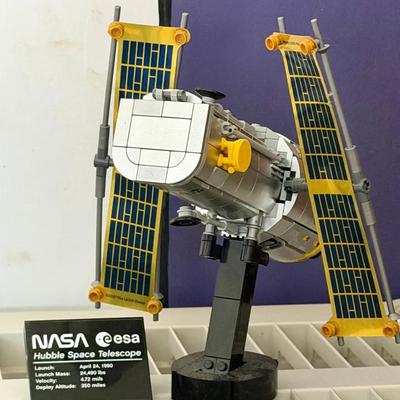 LEGO Icons NASA Space Shuttle Discovery Hubble Space Telescope 