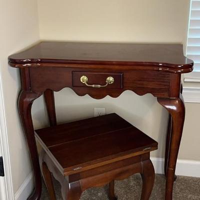 Bombay Company Queen Anne Style Console Table With Unknown Brand Stool/Table: 2pcs