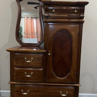 Rock City Chest With Mirror With Ball/Claw Feet