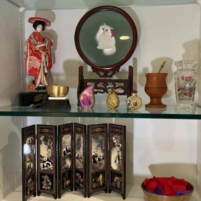 Aseana Collectibles - Japanese Doll, Miniature Screen