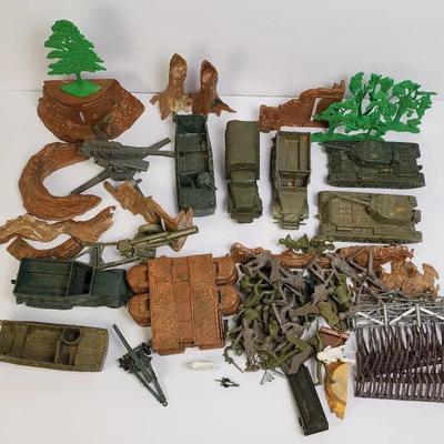 Vintage Army Men With Vehicles & Scenery