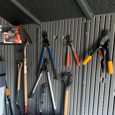 Sale Photo Thumbnail #22: Gardening tools