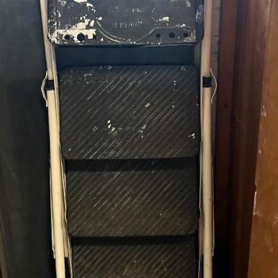 Sale Photo Thumbnail #13: Stepstool