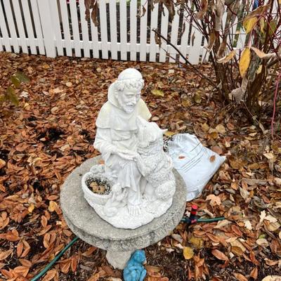 Sale Photo Thumbnail #27: Lawn ornaments