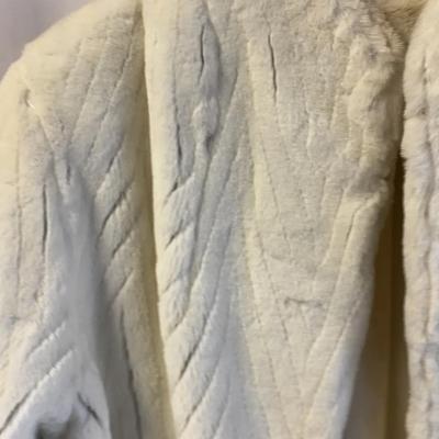 Vintage 80’s Style VI Ltd. Women’s Faux Fur Coat Ivory
