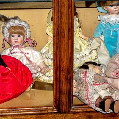 LARGE DOLL COLLECTION INCLUDING MADAME ALEXANDER