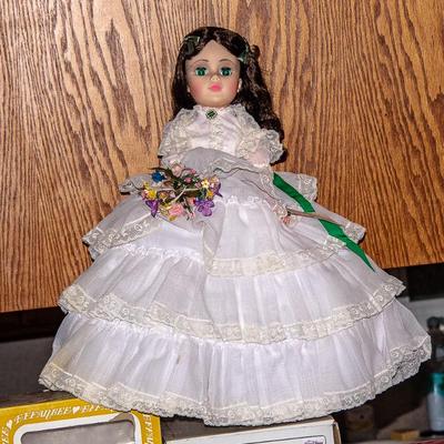 LARGE DOLL COLLECTION INCLUDING MADAME ALEXANDER