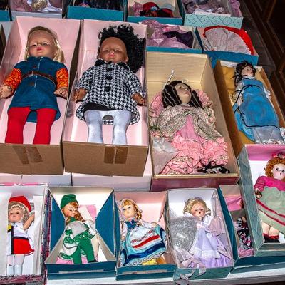 LARGE DOLL COLLECTION INCLUDING MADAME ALEXANDER