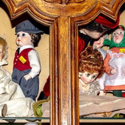 LARGE DOLL COLLECTION INCLUDING MADAME ALEXANDER