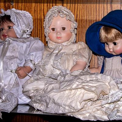 LARGE DOLL COLLECTION INCLUDING MADAME ALEXANDER