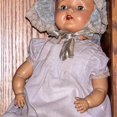 LARGE DOLL COLLECTION INCLUDING MADAME ALEXANDER