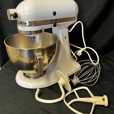 Kitchen Aid Stand mixer With Cookbook