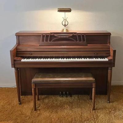 KIMBALL ARTIST CONSOLE Piano #775262 & Bench With Music Storage, Brass Tone Harp Lamp