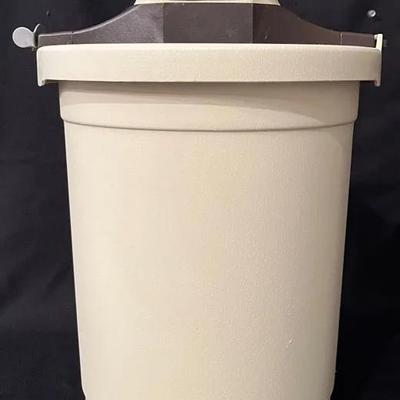 Richmond Cedar Works 6 Quart Electric Ice Cream Freezer 