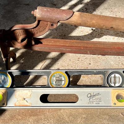 Fuller Brickarier, Johnson Level, Mayes Level