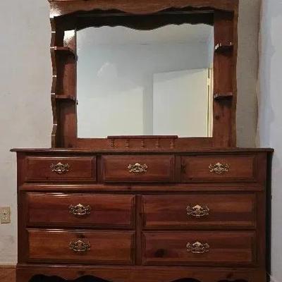 Broyhill 2-Piece 7-Drawer Dresser + Removable Hutch Mirror (Gold-Tone Pulls)