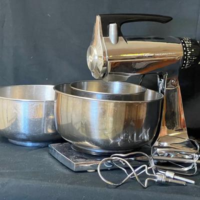 Vintage Sunbeam Mixmaster Stand Mixer With Cookbook