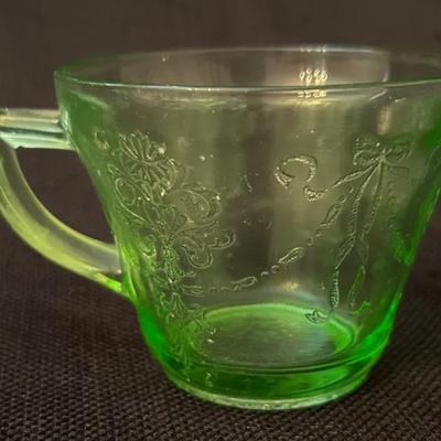 Vintage Belmont Tumbler Co Uranium Teacup With Bowknot Pattern 