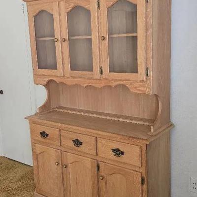 Light Wood 2-PC Buffet/China Hutch