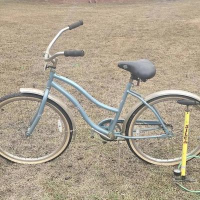 Vintage HUFFY  Ladies 34INH Seat Bike, SILCA Bike Hand Pump