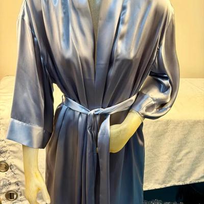 100% Silk Descscamps Robe Small