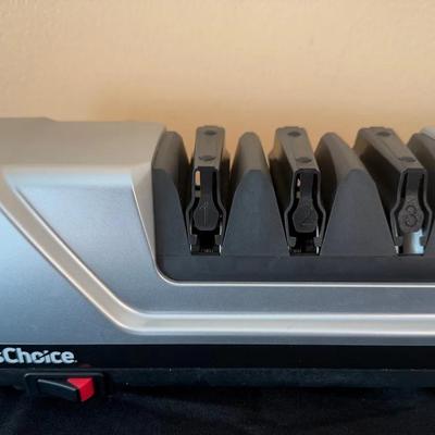 Chef'sChoice 15XV professional 3-stage electric knife sharpener. 