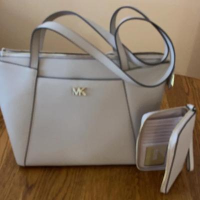 Michael Kors Maddie Medium Crossgrain Leather Tote Bag