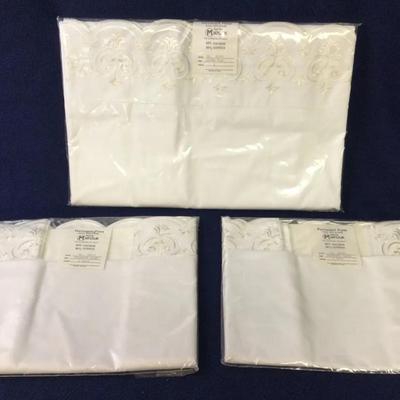 New Matouk Standard Pillow Cases (2 Pair) & Flat Sheet (1Pc)