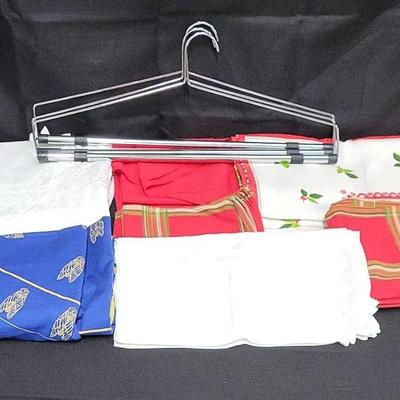 Table Linens (feat. Christmas) (WH5)