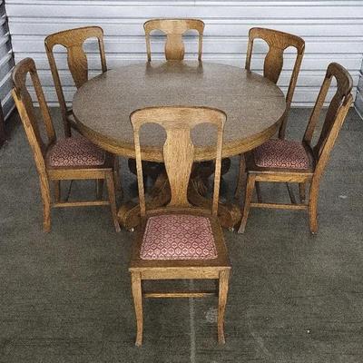 Round Dining Room Table w/ Chairs & Leaves (ESS1126)
