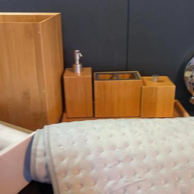 New Bamboo 5 Piece Bathroom Set With Dual Shower Head And Heating Pad